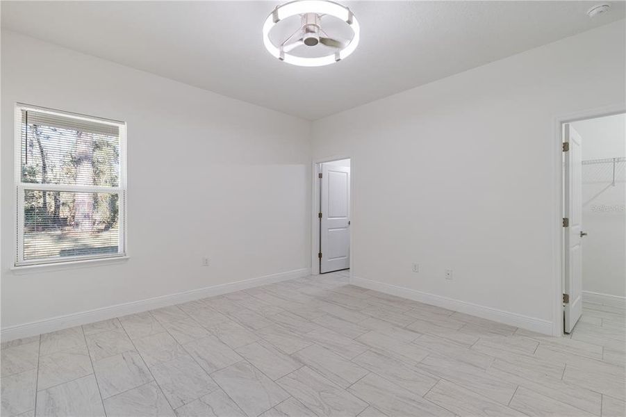 Spacious, unfurnished interior of a new home in , Citrus Springs (Image 26).
