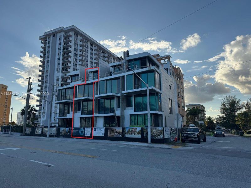 Condo located in Pompano Beach, FL showcasing its design and architecture (Image 16).