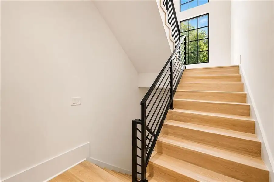 Spacious, unfurnished interior of a new home in , Alpharetta (Image 104). Spacious, unfurnished interior of a new home in , Alpharetta (Image 104).