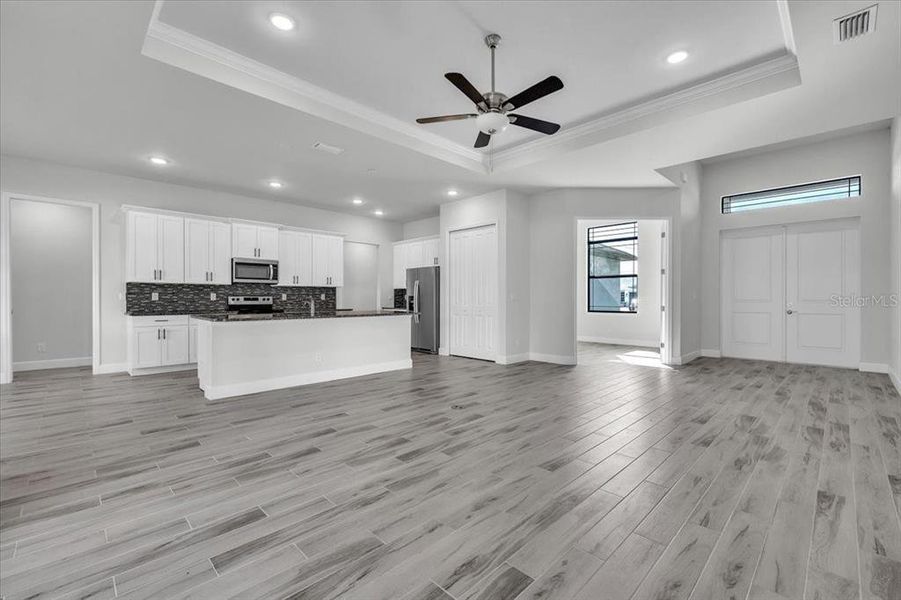 Spacious, unfurnished interior of a new home in , Cape Coral (Image 20).