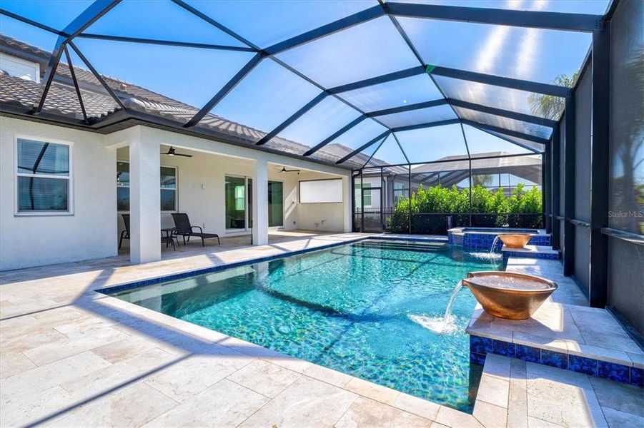 Exterior details and patio area of a home in , Bradenton (Image 3).