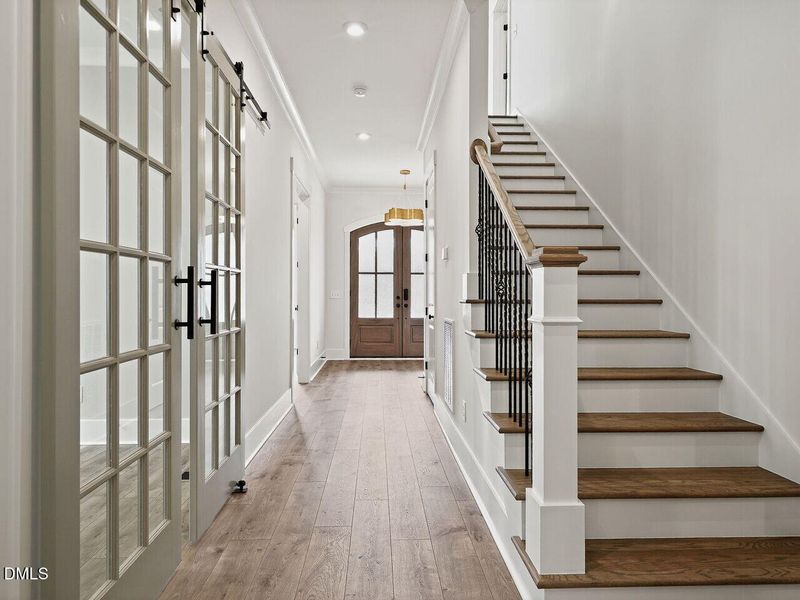 005-1280x960-hallway