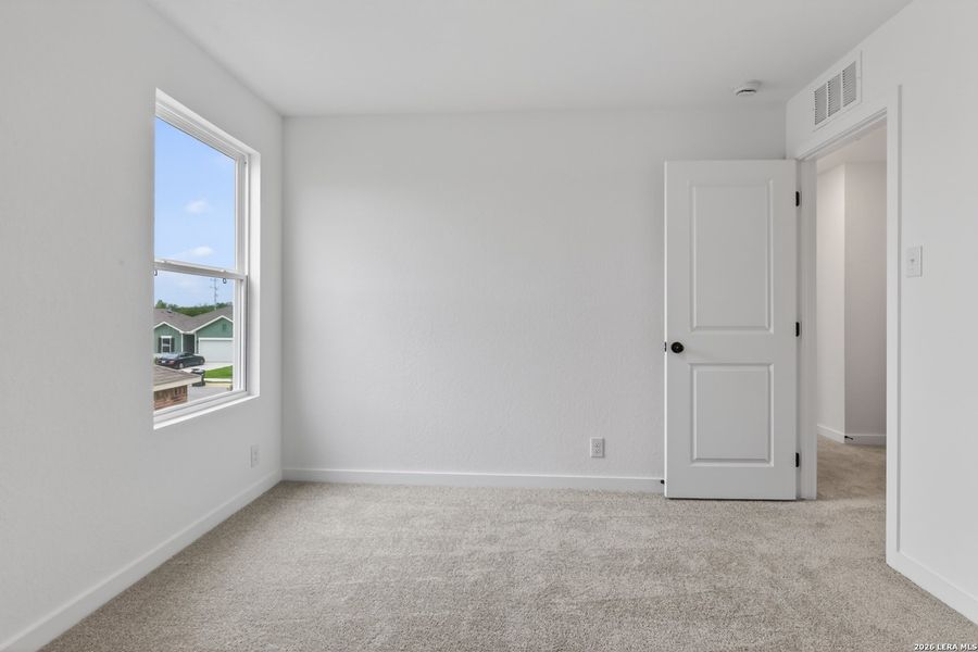Spacious, unfurnished interior of a new home in Saddlebrook Ranch, Schertz (Image 9).