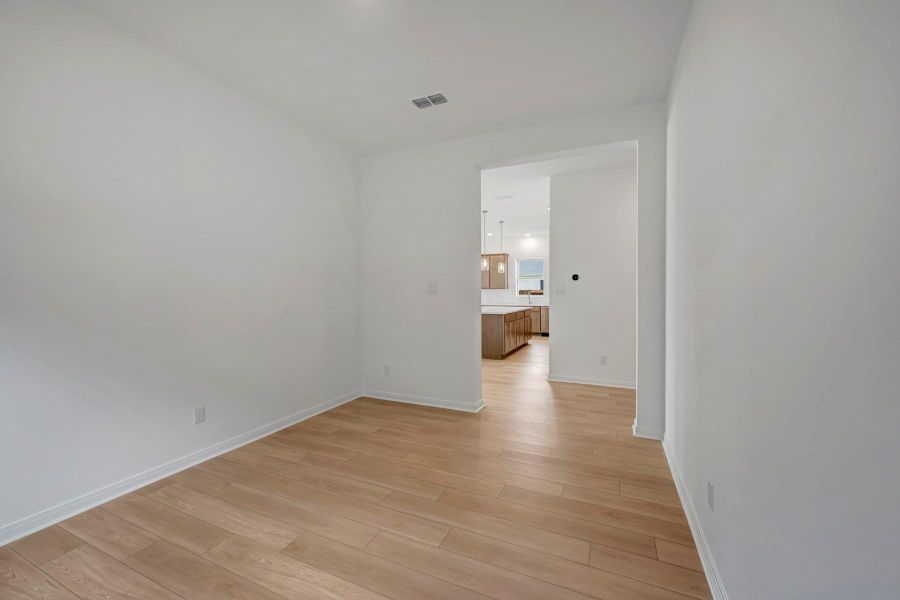 Spacious, unfurnished interior of a new home in Beacon Point at Lago Mar 50’ Homesites, Texas City (Image 30).