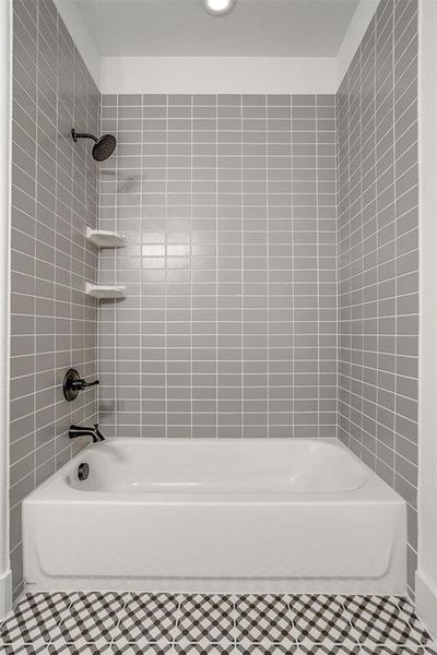 Bathroom featuring tiled shower / bath