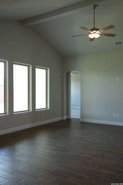Spacious, unfurnished interior of a new home in Buffalo Crossing, Cibolo (Image 11).