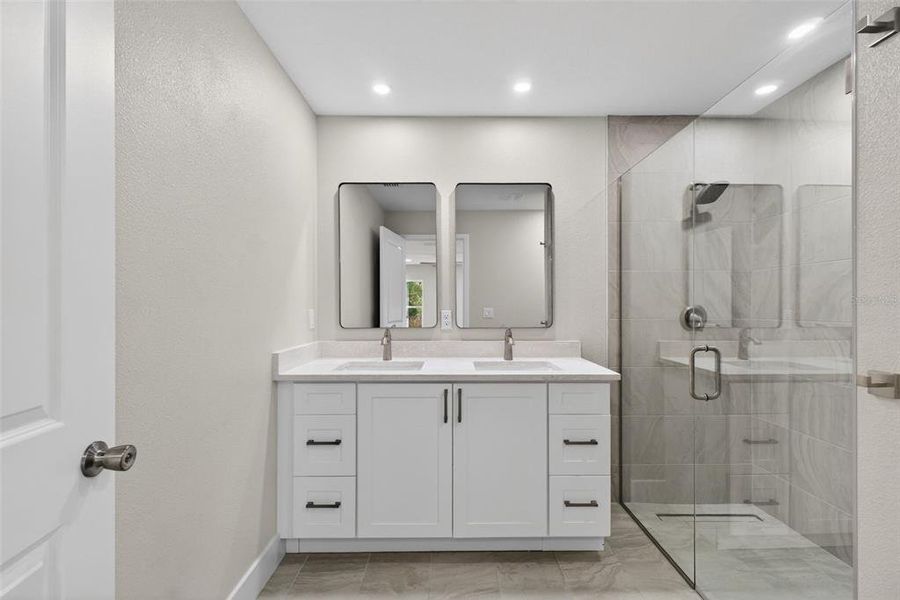 Furnished interior view inside a new home in , Orlando (Image 46).