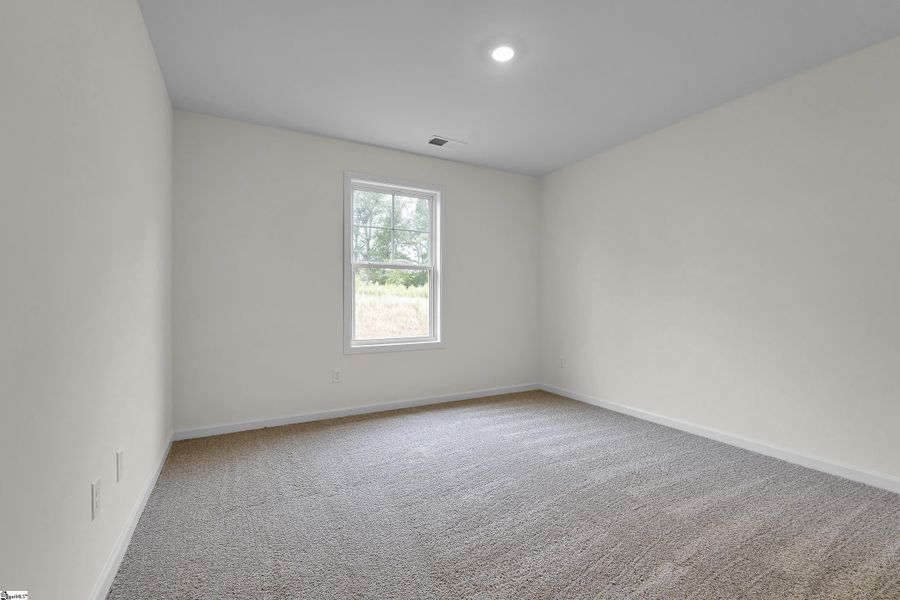 Spacious, unfurnished interior of a new home in Lynbrook, Boiling Springs (Image 22).