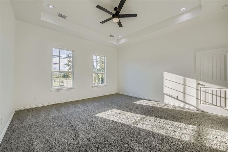 Spacious, unfurnished interior of a new home in , Grand Prairie (Image 12).