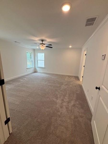 Spacious, unfurnished interior of a new home in Edenglen, Buford (Image 21).
