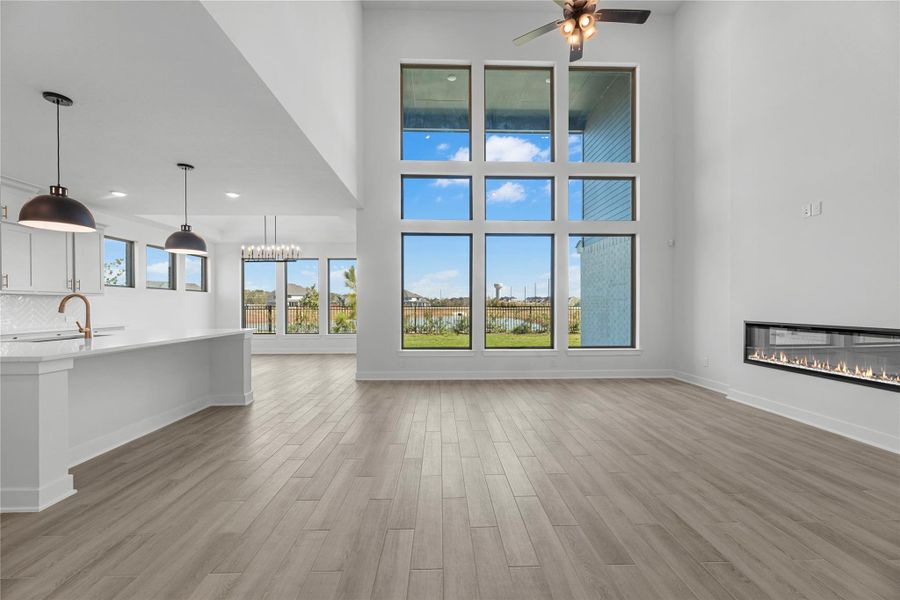 Spacious, unfurnished interior of a new home in Fulshear Lakes - 60', Fulshear (Image 16).