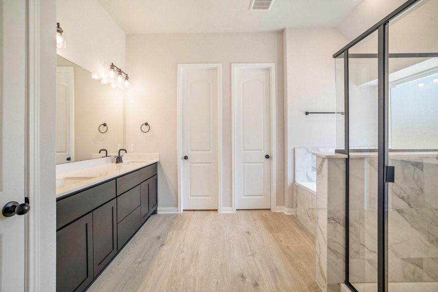 Image 28 of a home in Encino Estates.