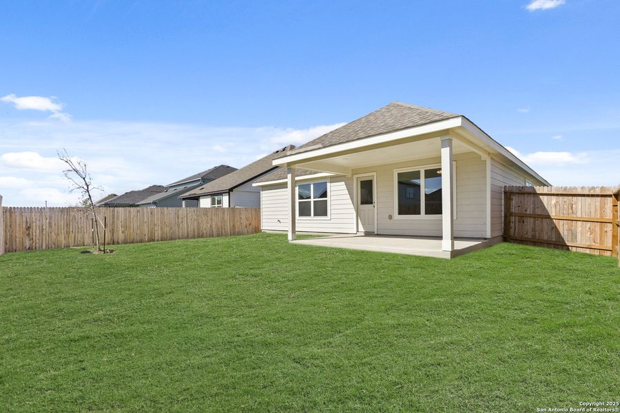 Exterior details and patio area of a home in Swenson Heights, Seguin (Image 3).