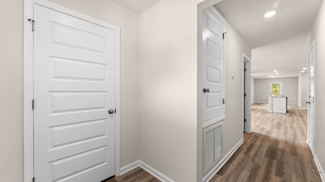 Spacious, unfurnished interior of a new home in Chateau Nemours, Port Saint Joe (Image 11).