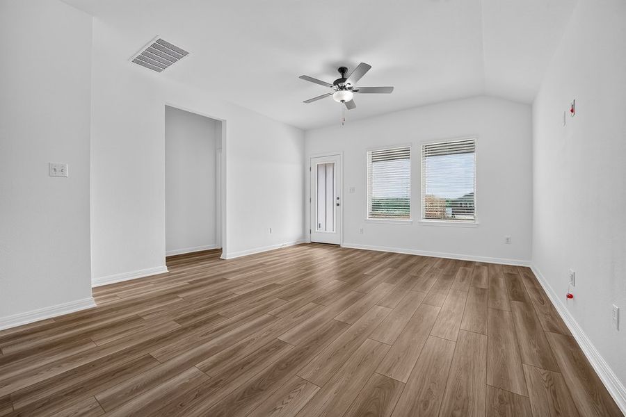 Spacious, unfurnished interior of a new home in Sunfield, Buda (Image 11). Spacious, unfurnished interior of a new home in Sunfield, Buda (Image 11).