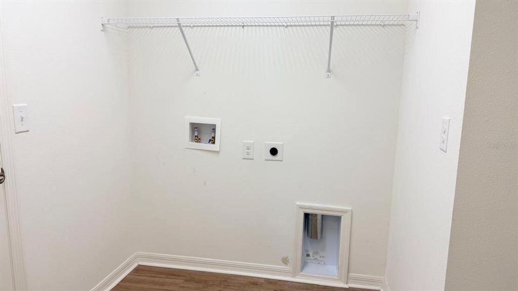 Spacious, unfurnished interior of a new home in Lake Lucerne, Winter Haven (Image 19).