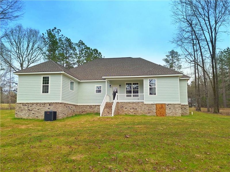 Exterior details and patio area of a home in , Milledgeville (Image 3).