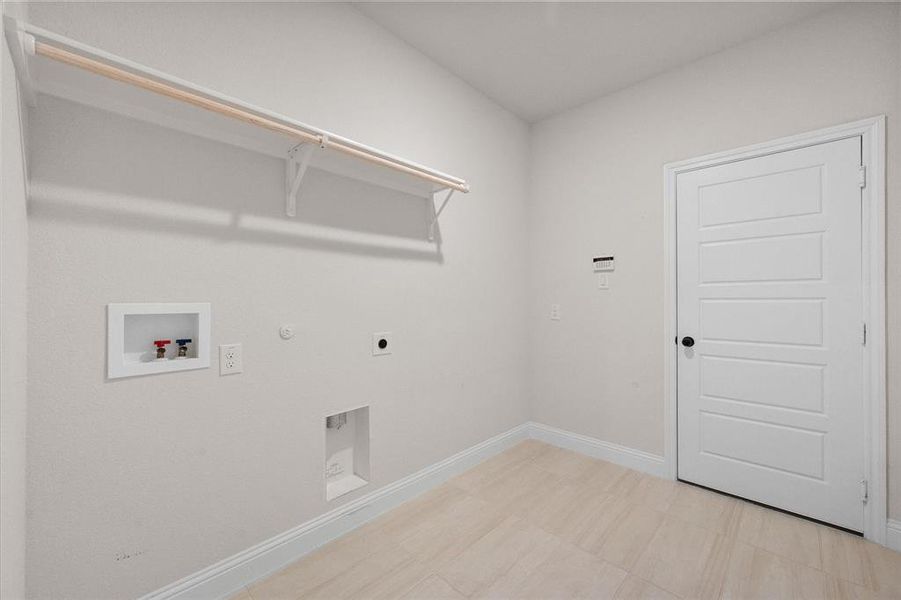 Spacious, unfurnished interior of a new home in Massey Meadows, Midlothian (Image 29).