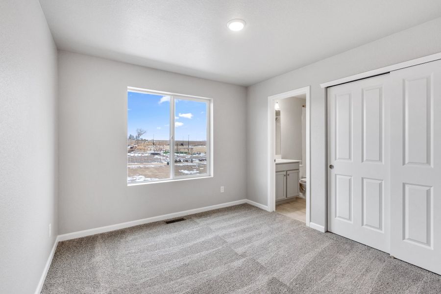 Spacious, unfurnished interior of a new home in Pintail Commons at Johnstown Village, Johnstown (Image 16).