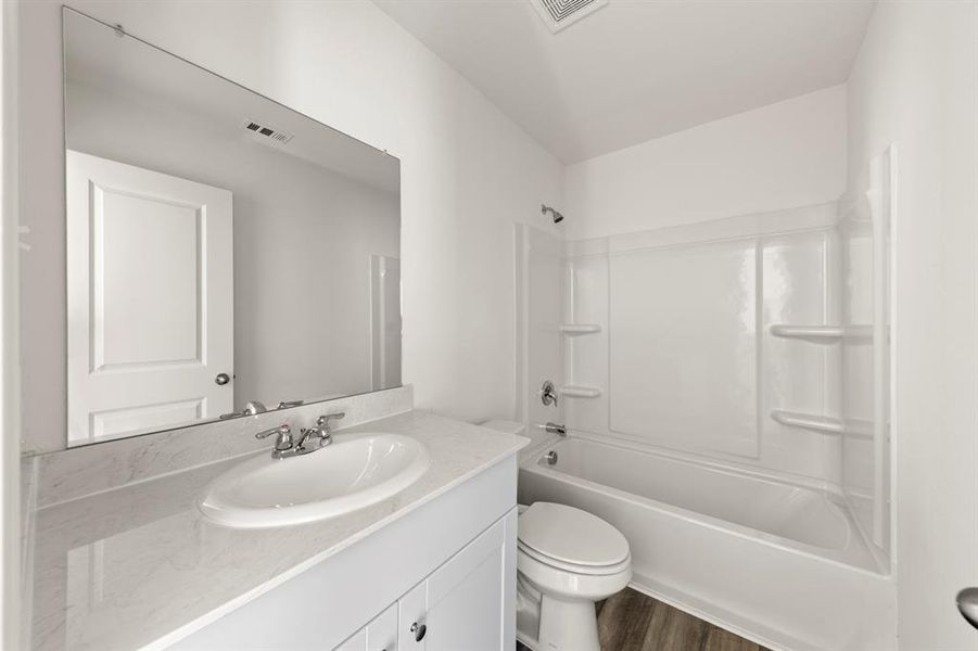 15. 512 Merced - 2ND Bath 15. 512 Merced - 2ND Bath