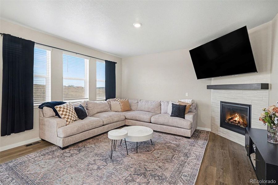 Gas Fireplace w/ Mantel