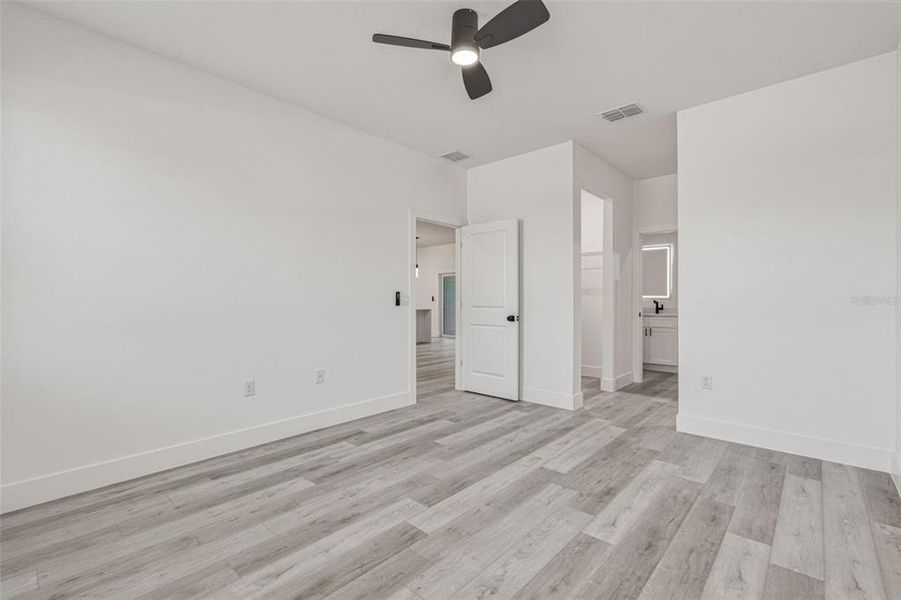 Spacious, unfurnished interior of a new home in , North Port (Image 18).