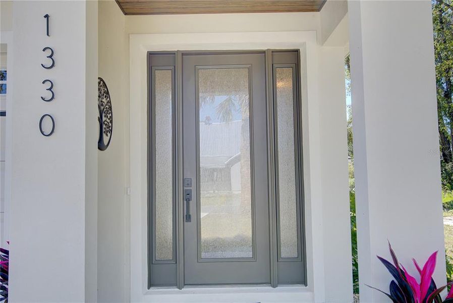 Exterior details and patio area of a home in , Mount Dora (Image 3).