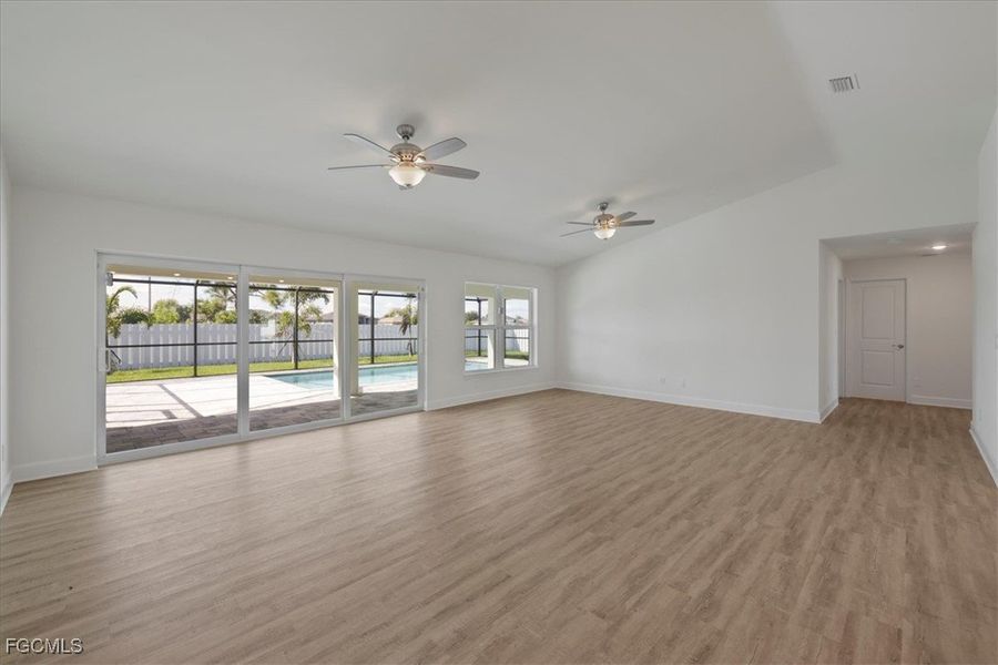 Spacious, unfurnished interior of a new home in Cape Coral, Cape Coral (Image 16).