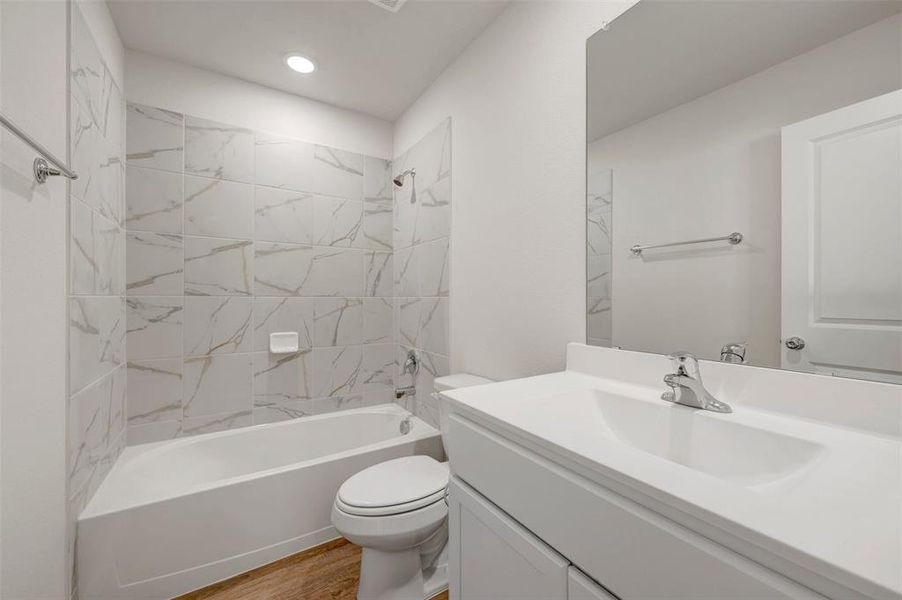 Furnished interior view inside a new home in Elevon, Lavon (Image 12).