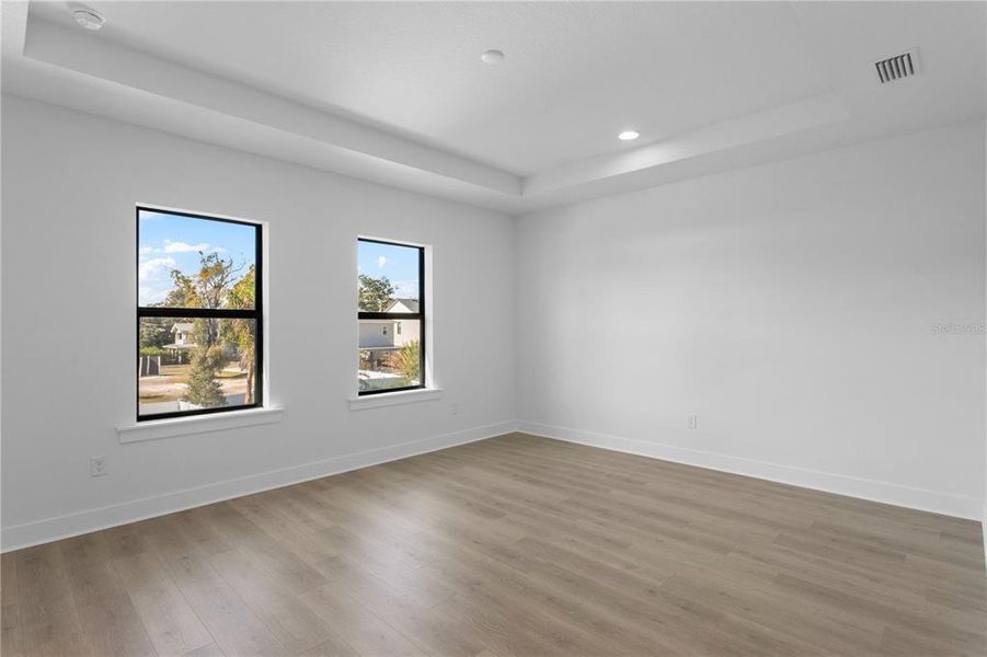 Spacious, unfurnished interior of a new home in , Tampa (Image 30).