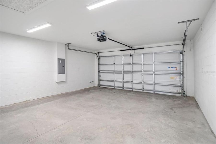 Spacious, unfurnished interior of a new home in , Palm Coast (Image 29).
