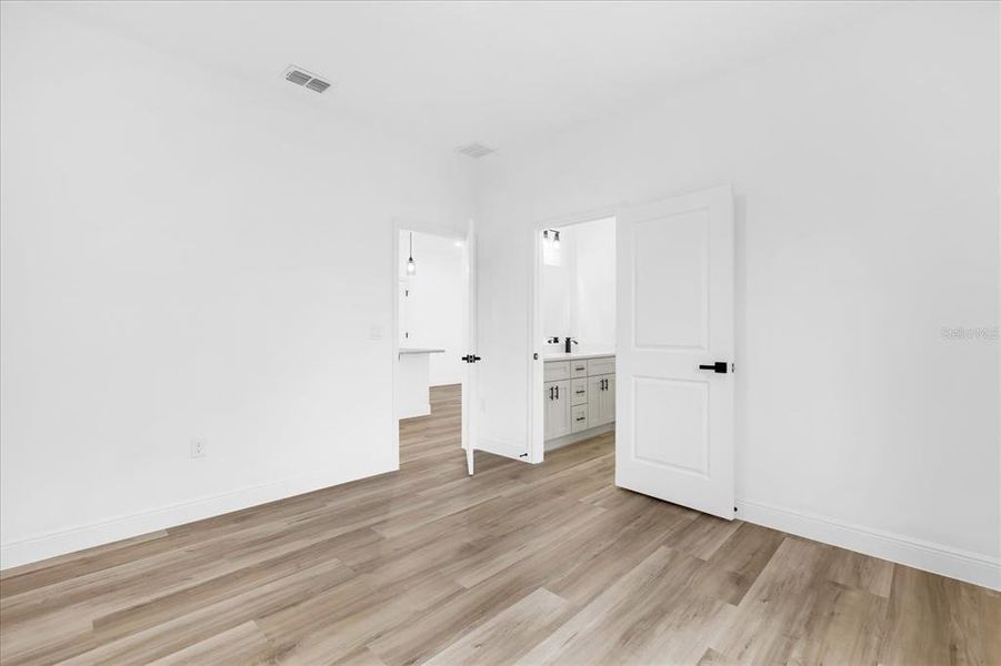 Spacious, unfurnished interior of a new home in , Ocala (Image 24).