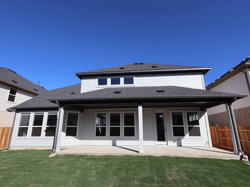 Exterior details and patio area of a home in Barksdale, Leander (Image 3).