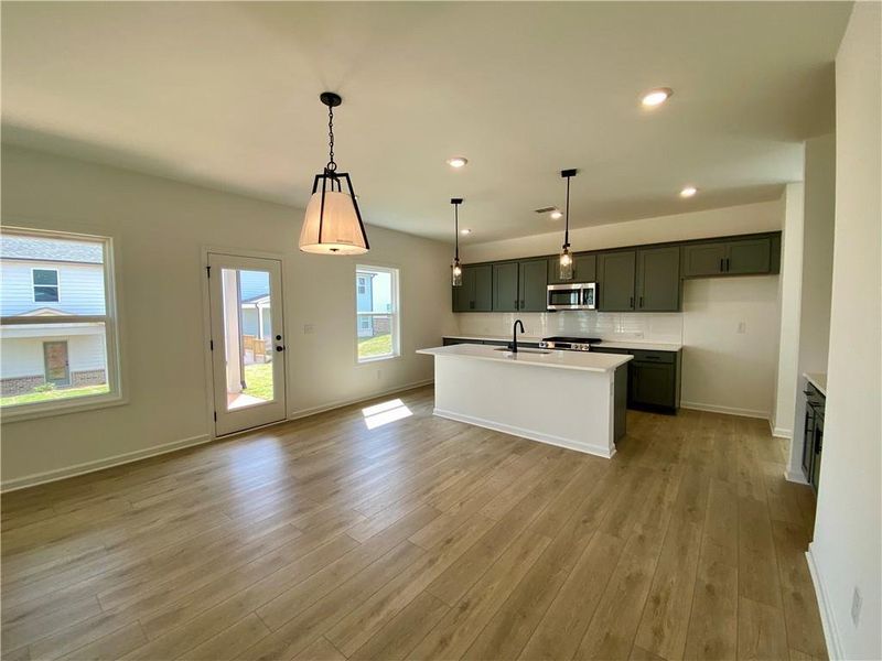 Spacious, unfurnished interior of a new home in Eastlyn Crossing, Flowery Branch (Image 20).