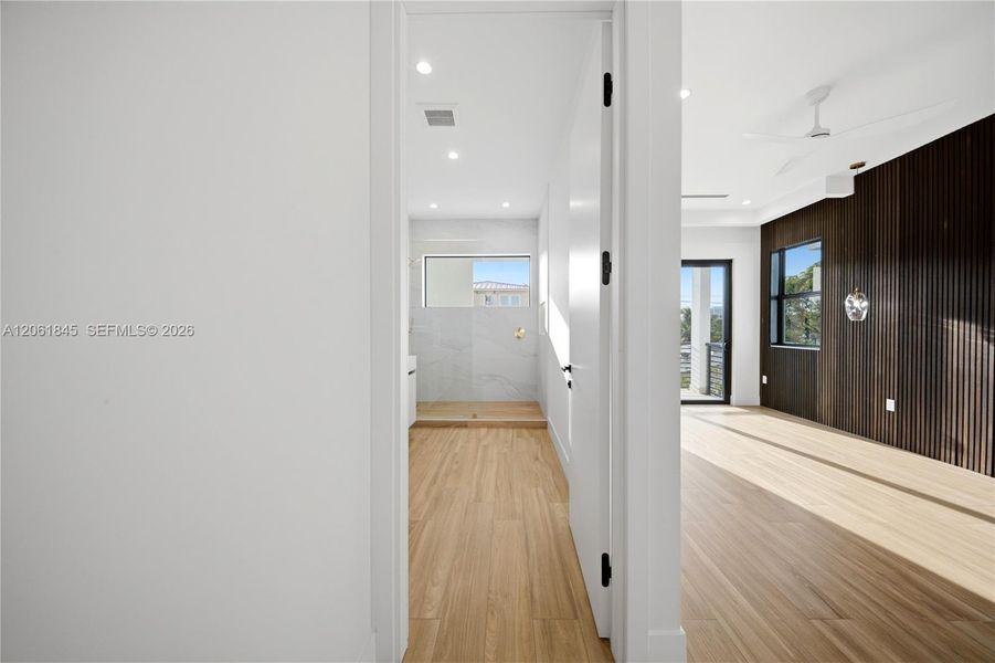 Spacious, unfurnished interior of a new home in , Fort Lauderdale (Image 59).