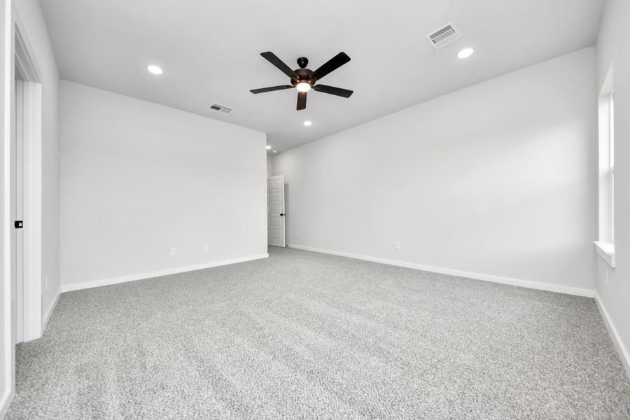 Spacious, unfurnished interior of a new home in Sundance Cove, Crosby (Image 22).