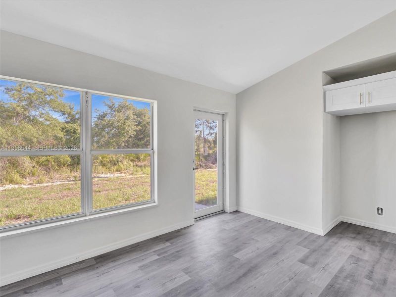 Spacious, unfurnished interior of a new home in , Lehigh Acres (Image 12).