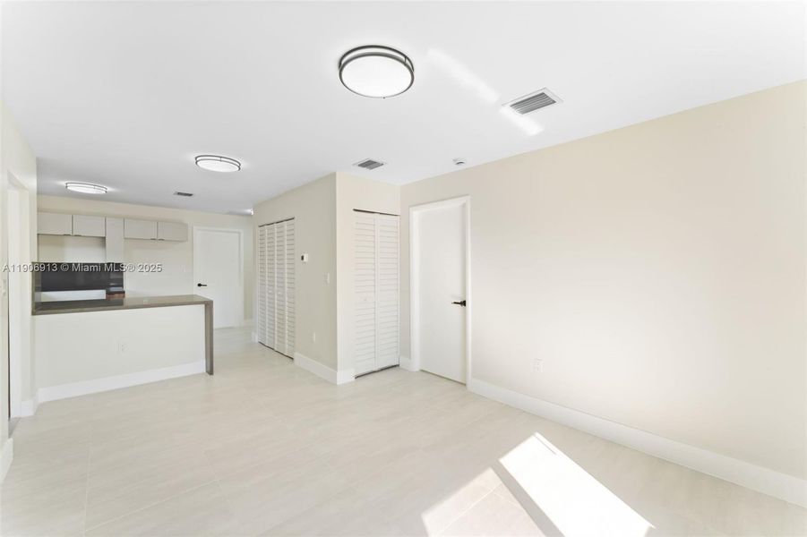 Spacious, unfurnished interior of a new home in , Miami (Image 29).