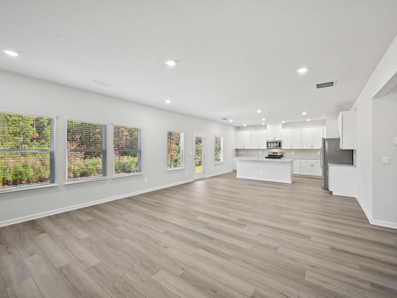 Spacious, unfurnished interior of a new home in Creekside at Oxford Park, Fairburn (Image 13).