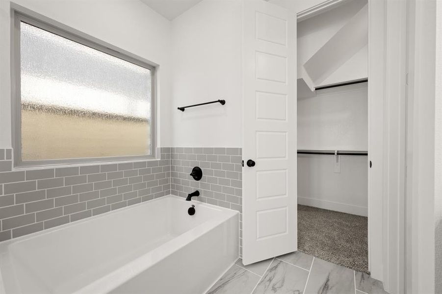 11_8821 Acorn- Primary Suite-3