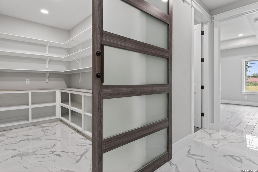 Spacious, unfurnished interior of a new home in , Bandera (Image 14).