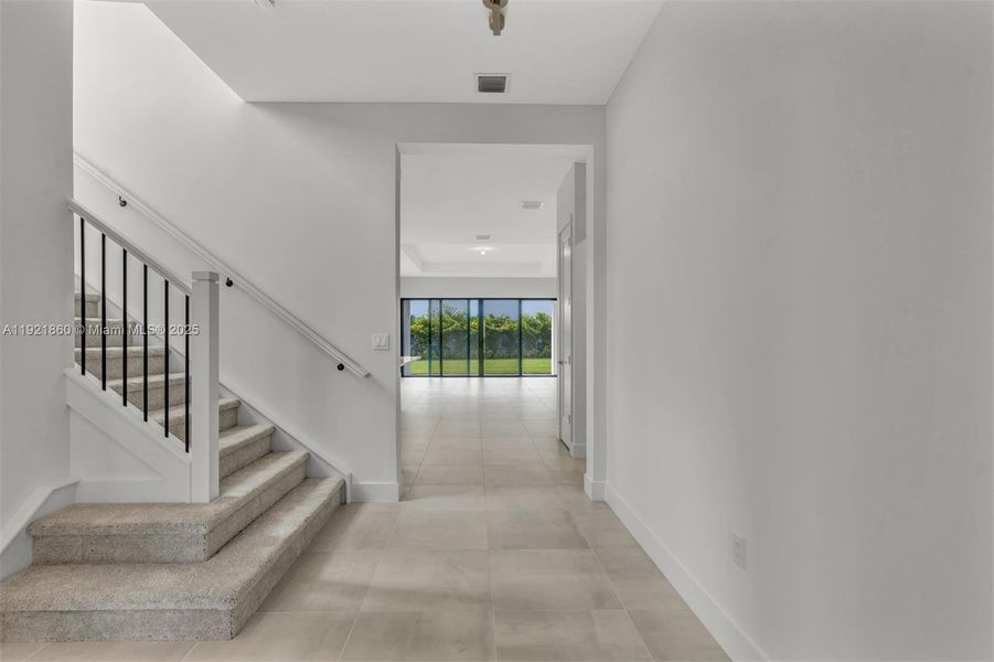 Spacious, unfurnished interior of a new home in , Boca Raton (Image 64). Spacious, unfurnished interior of a new home in , Boca Raton (Image 64).