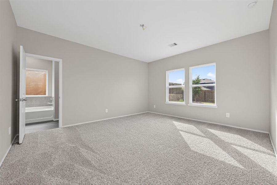 Spacious, unfurnished interior of a new home in Water Crest on Lake Conroe, Conroe (Image 22).