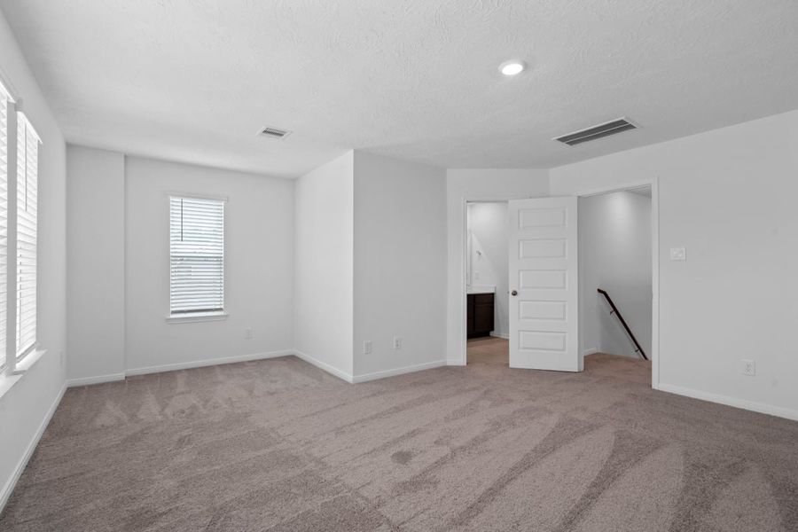 Spacious, unfurnished interior of a new home in Grace Landing, Willis (Image 19).