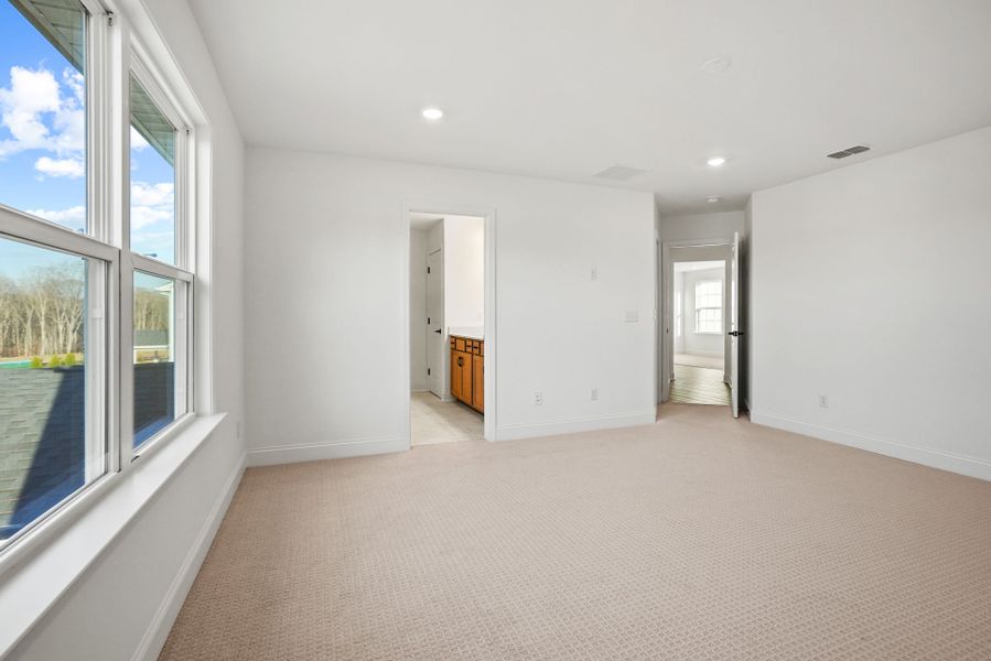 Spacious, unfurnished interior of a new home in Forest Creek, Waxhaw (Image 42).