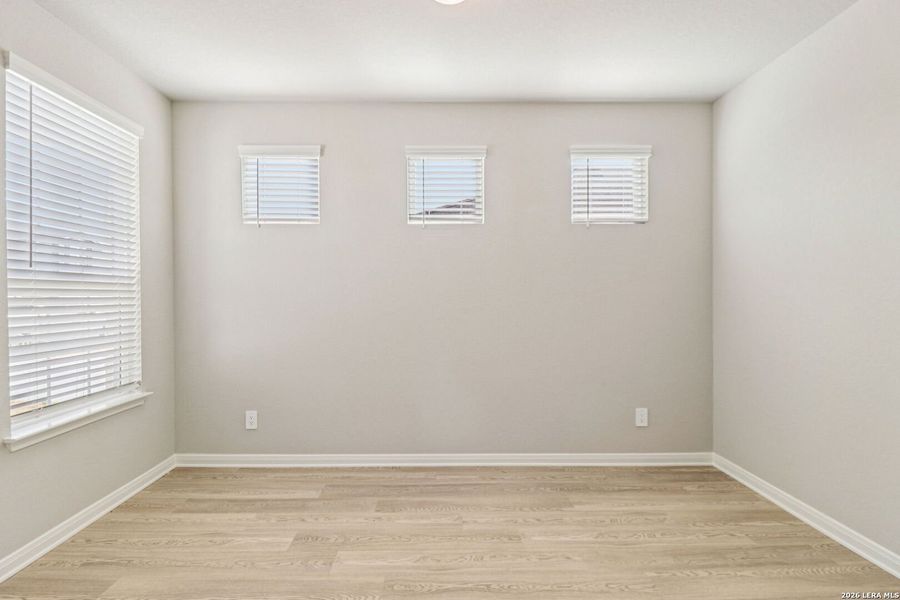 Spacious, unfurnished interior of a new home in Sagebrooke - Premier Series, San Antonio (Image 22).