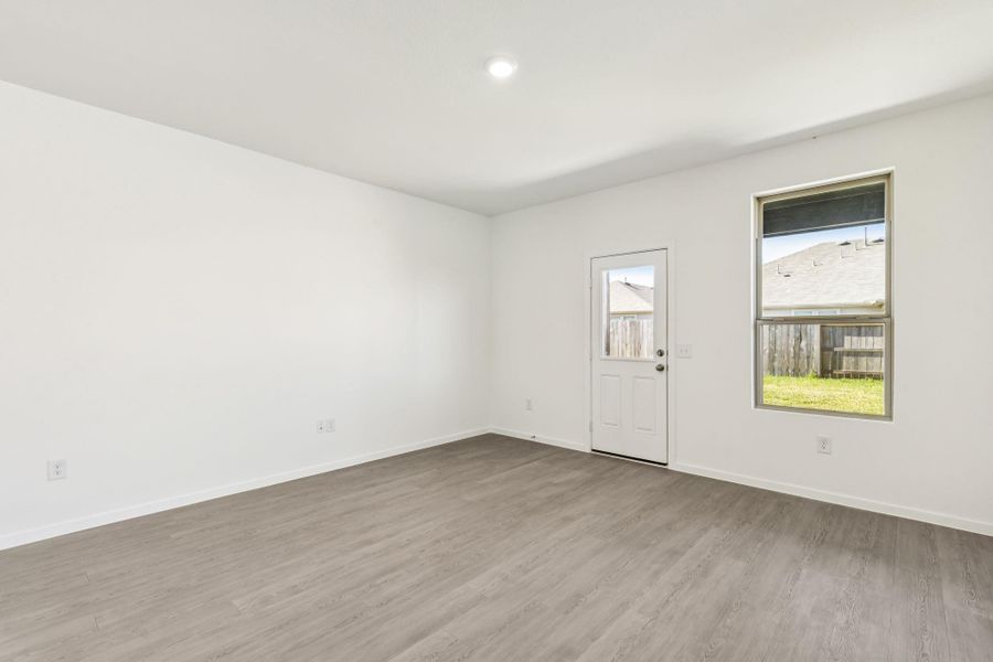 Spacious, unfurnished interior of a new home in Mavera, Conroe (Image 23).