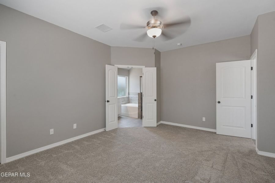 Spacious, unfurnished interior of a new home in Crossland, Socorro (Image 13).