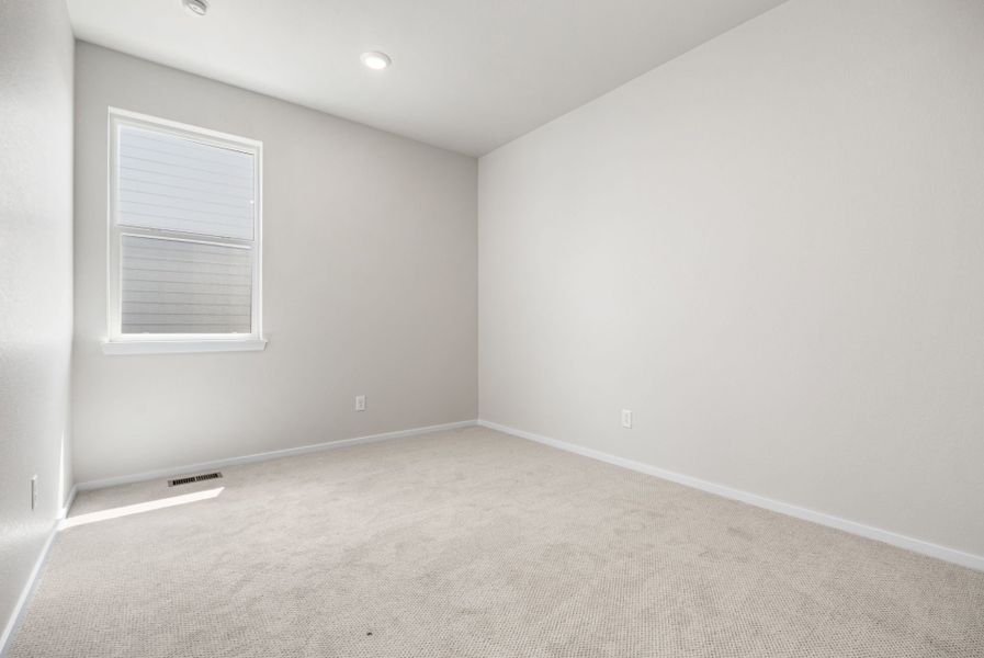Spacious, unfurnished interior of a new home in Wolf Creek Run West, Strasburg (Image 14).