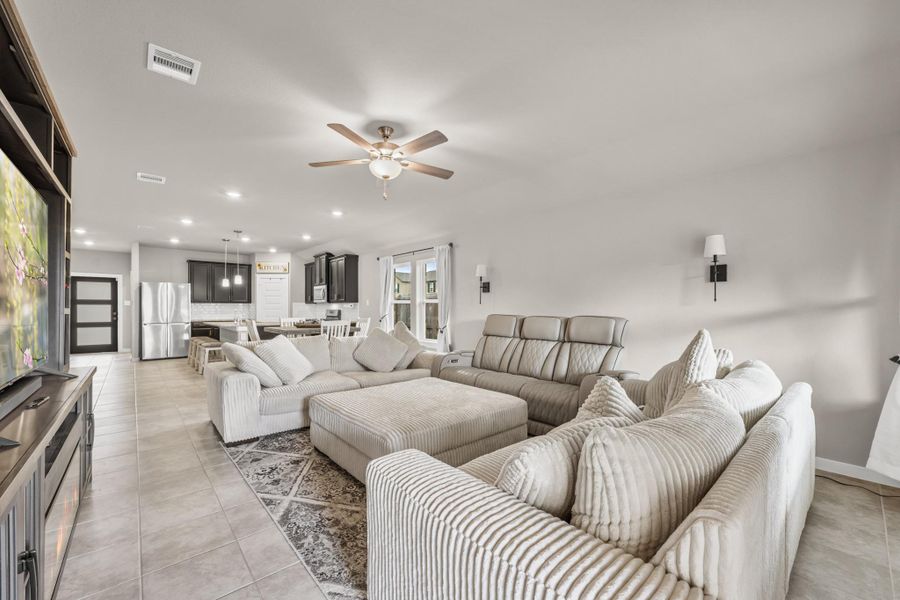 Furnished interior view inside a new home in Sierra Vista, Iowa Colony (Image 34).